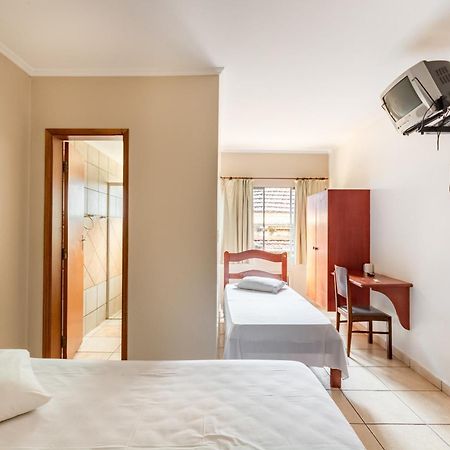 Oyo Hotel Vila Rica, Рибейран-Прету Экстерьер фото