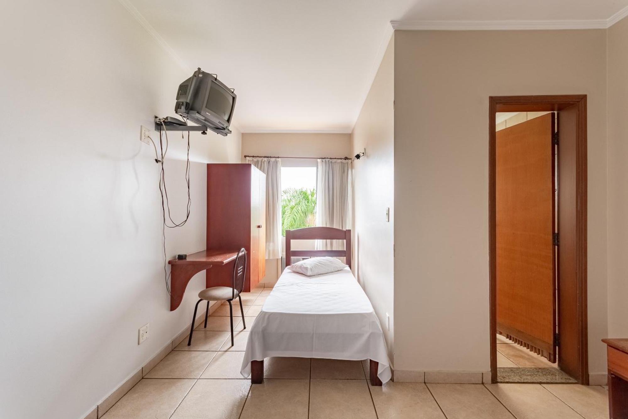 Oyo Hotel Vila Rica, Рибейран-Прету Экстерьер фото